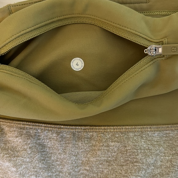 Lululemon Speed Up Shorts - Picture 3 of 3